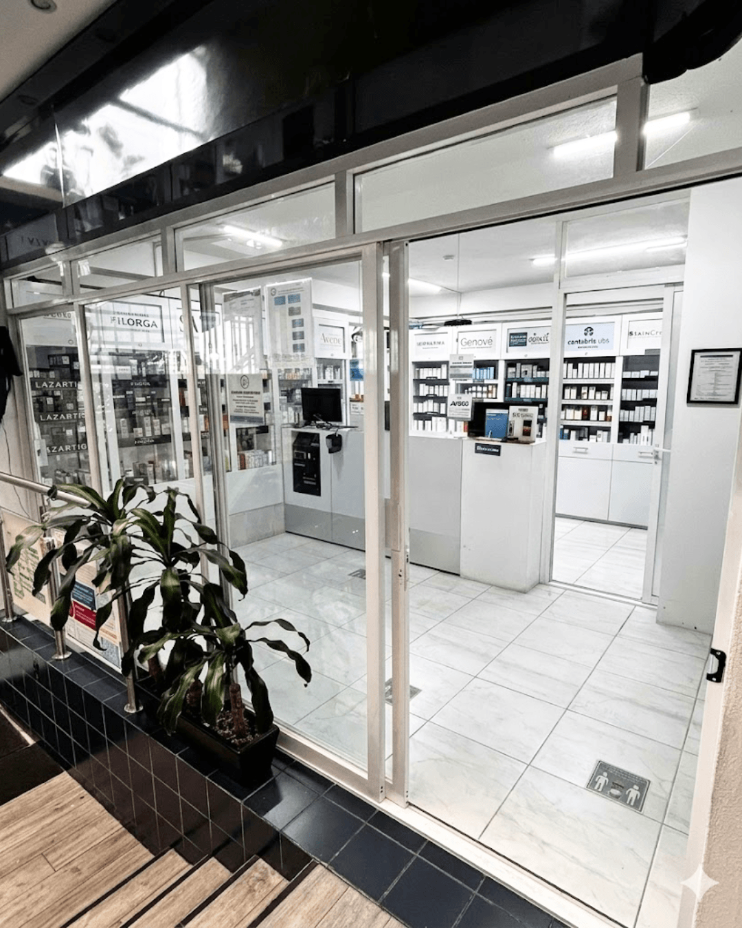 Farmacia Física Dermcenter Coapa en Av. Cafetales 1478 Coyoacán CDMX